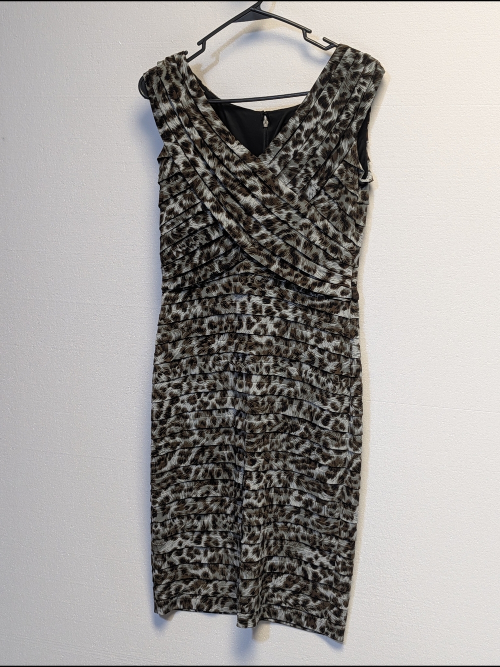 Adrianna Papell Sleeveless V-Neck Animal-Print Midi Dress Women's Size 8